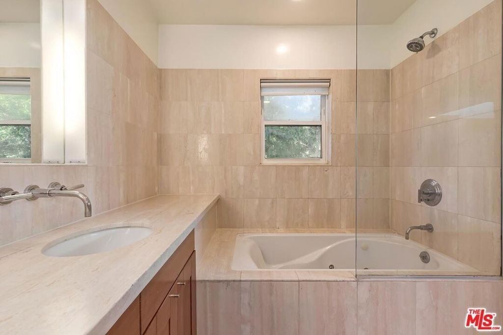 7586 Woodrow Wilson Drive - Photo 14
