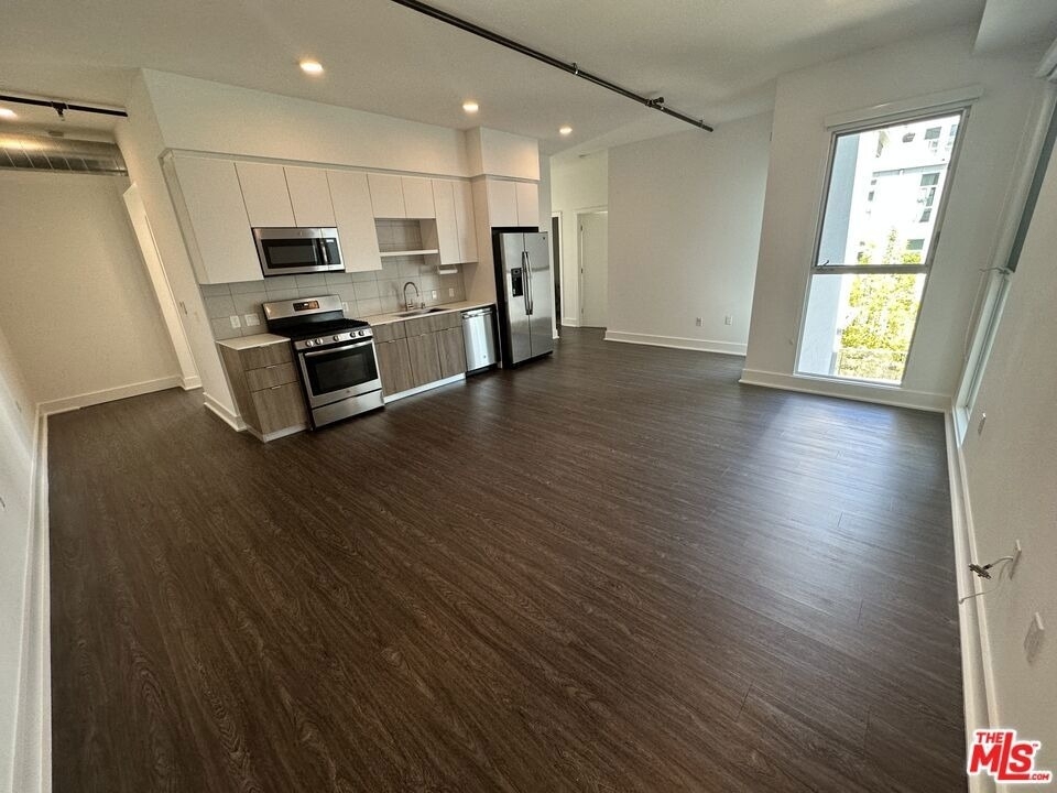 4210 Del Rey Avenue - Photo 10