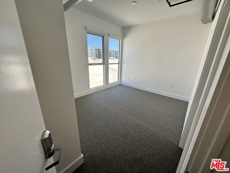 4210 Del Rey Avenue - Photo 16
