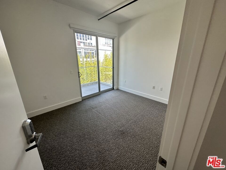4210 Del Rey Avenue - Photo 11