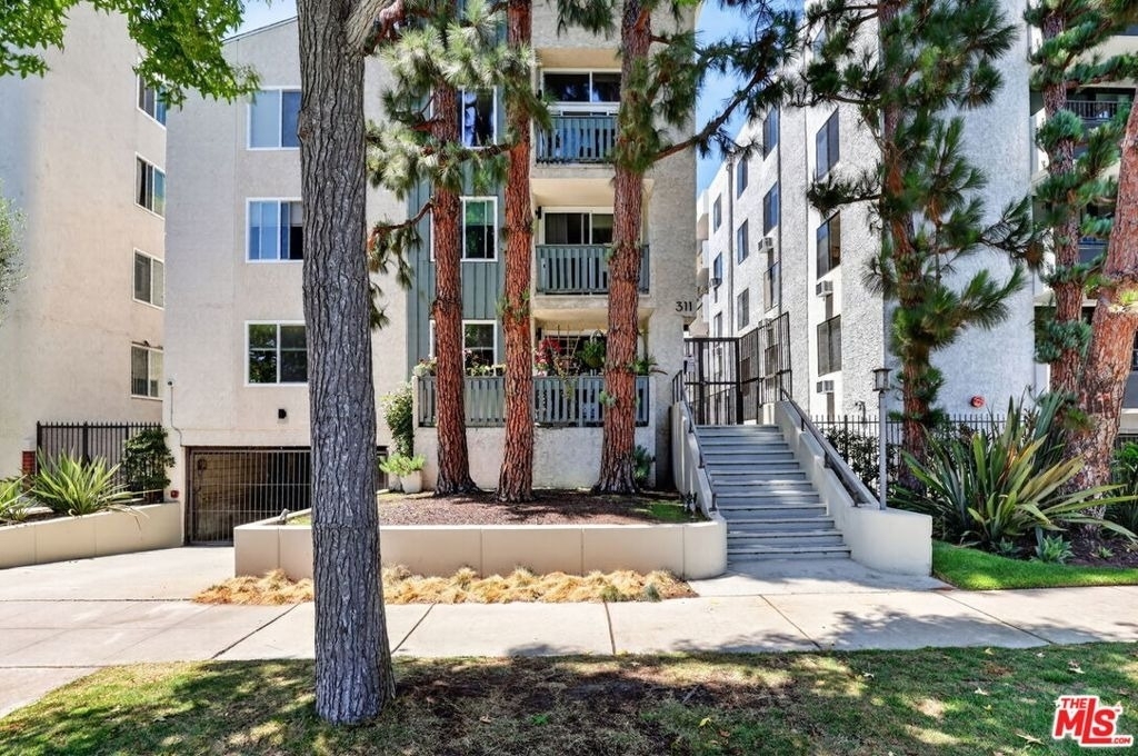 311 Montana Avenue - Photo 2