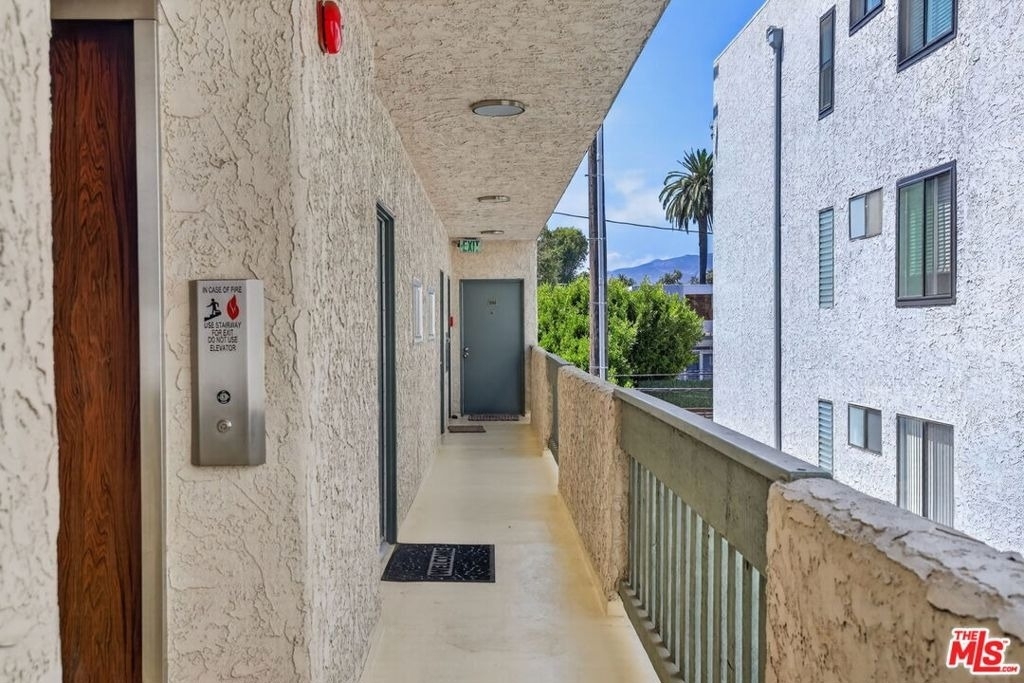 311 Montana Avenue - Photo 22