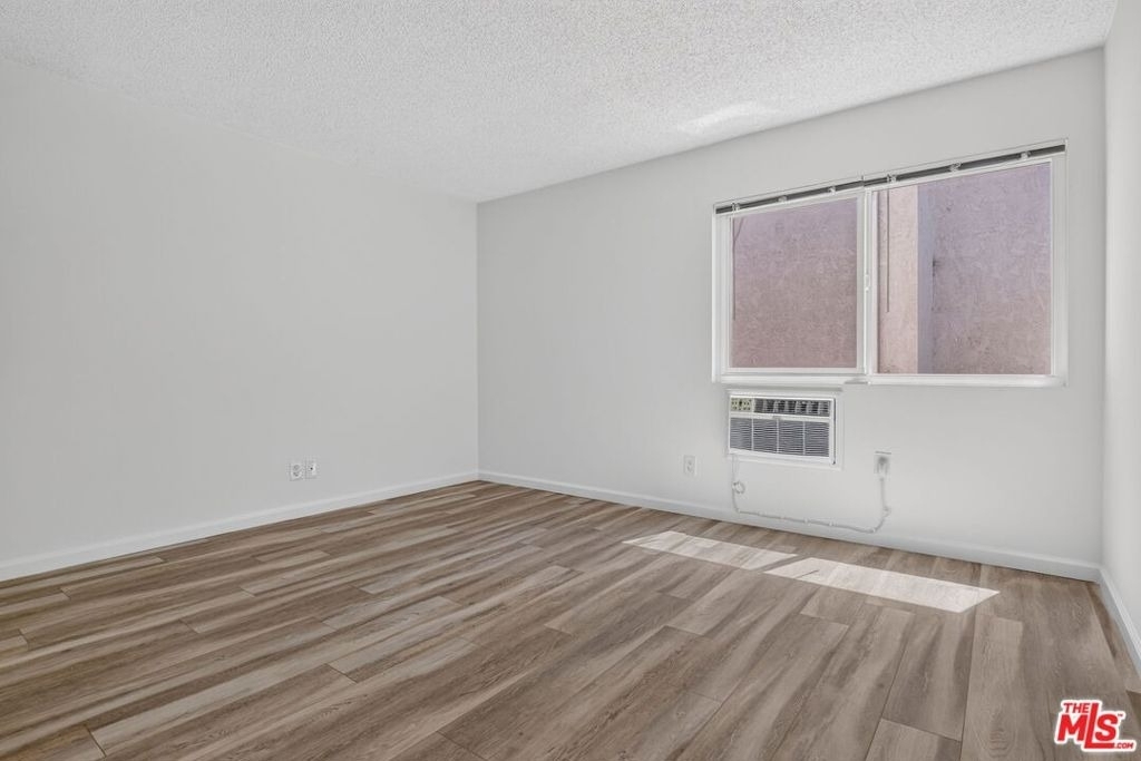 311 Montana Avenue - Photo 16