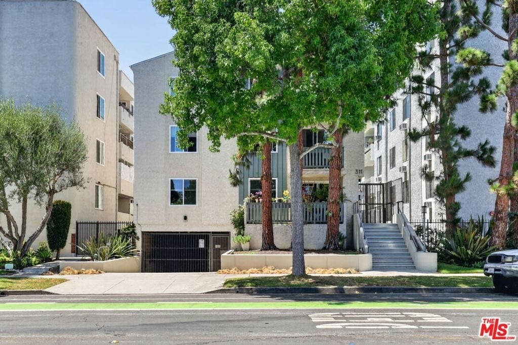 311 Montana Avenue - Photo 1