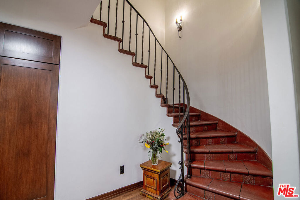 3475 N Knoll Drive - Photo 18