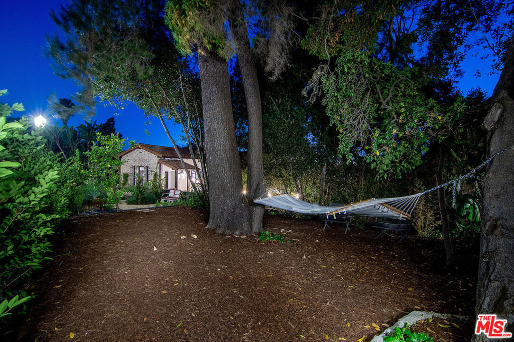3475 N Knoll Drive - Photo 32