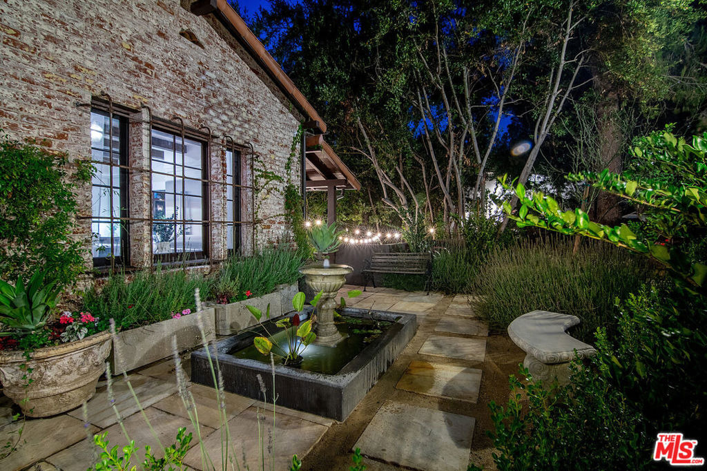 3475 N Knoll Drive - Photo 3