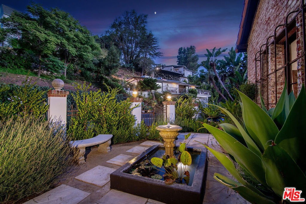 3475 N Knoll Drive - Photo 4