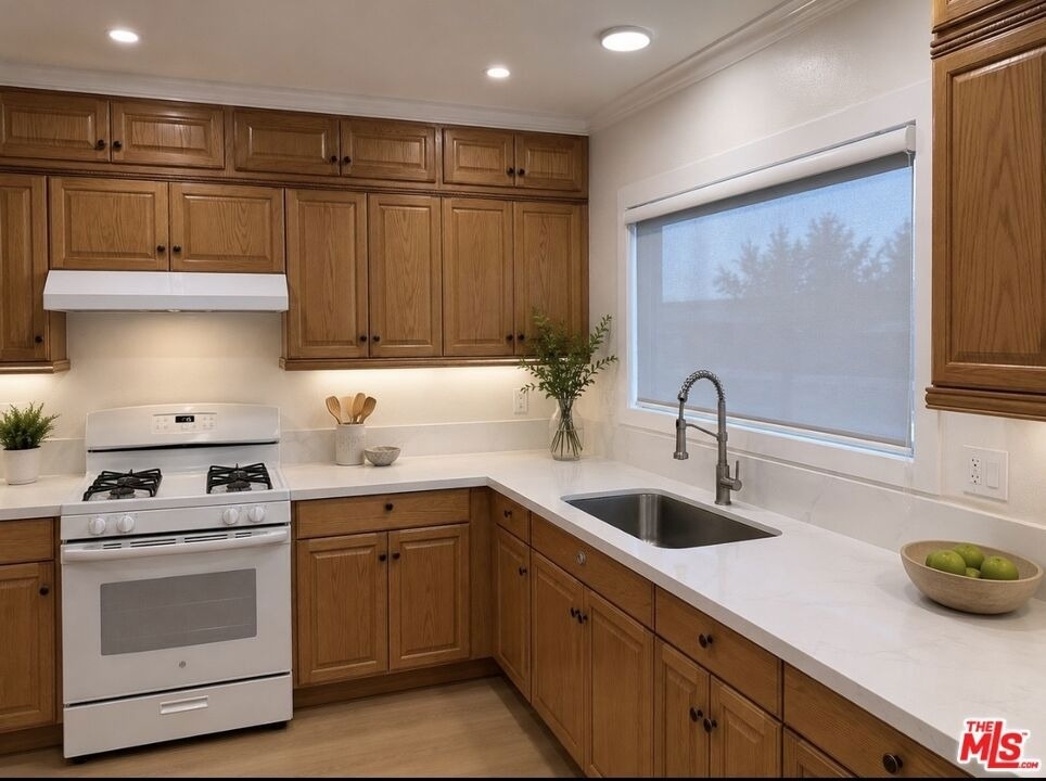 2810 Francis Avenue - Photo 2