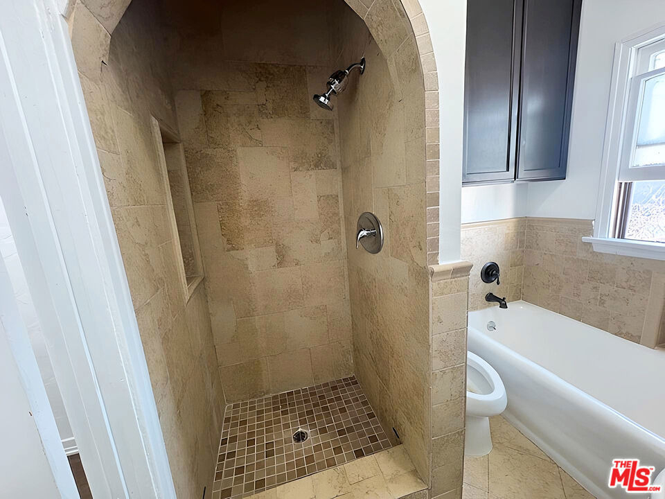 1525 1/2 S Orange Grove Avenue - Photo 16