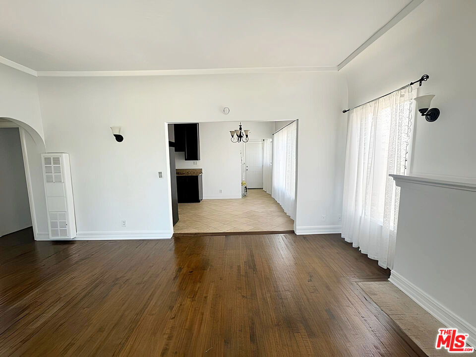 1525 1/2 S Orange Grove Avenue - Photo 3