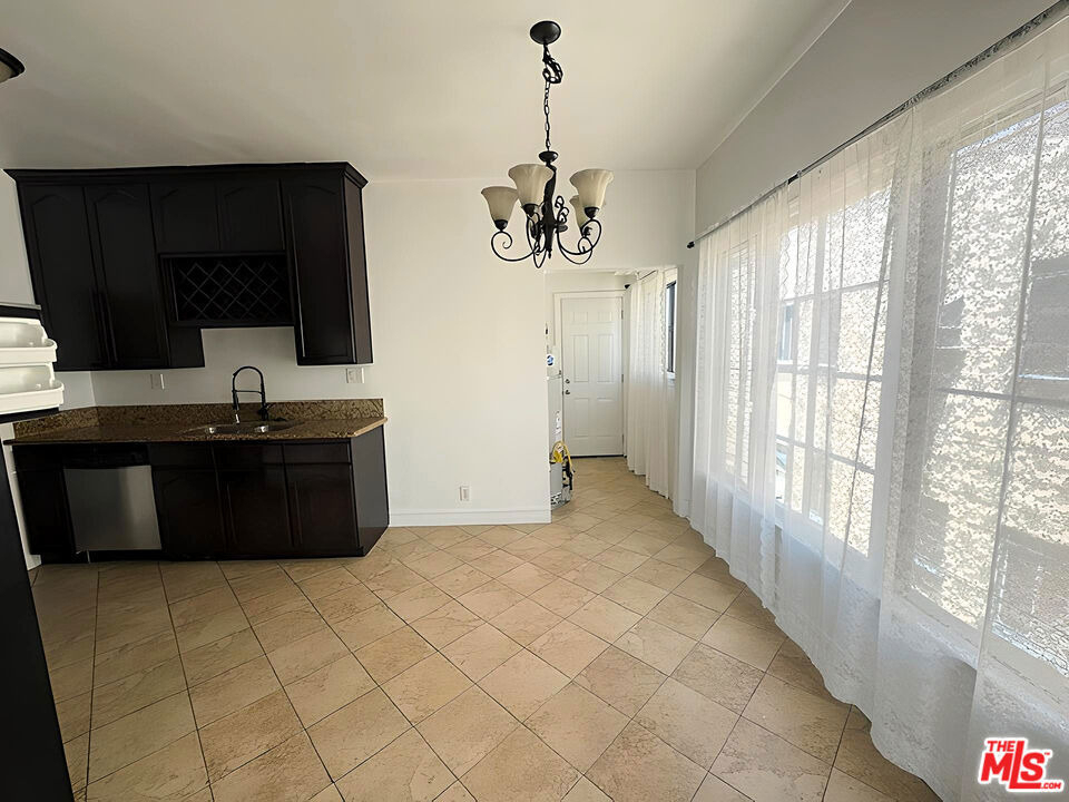 1525 1/2 S Orange Grove Avenue - Photo 6