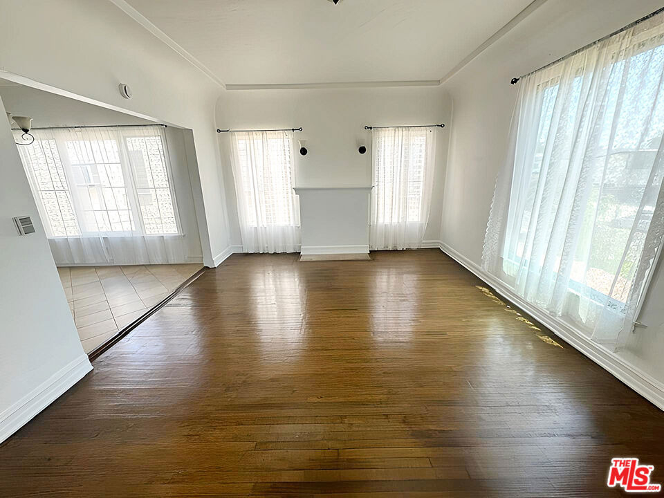 1525 1/2 S Orange Grove Avenue - Photo 2