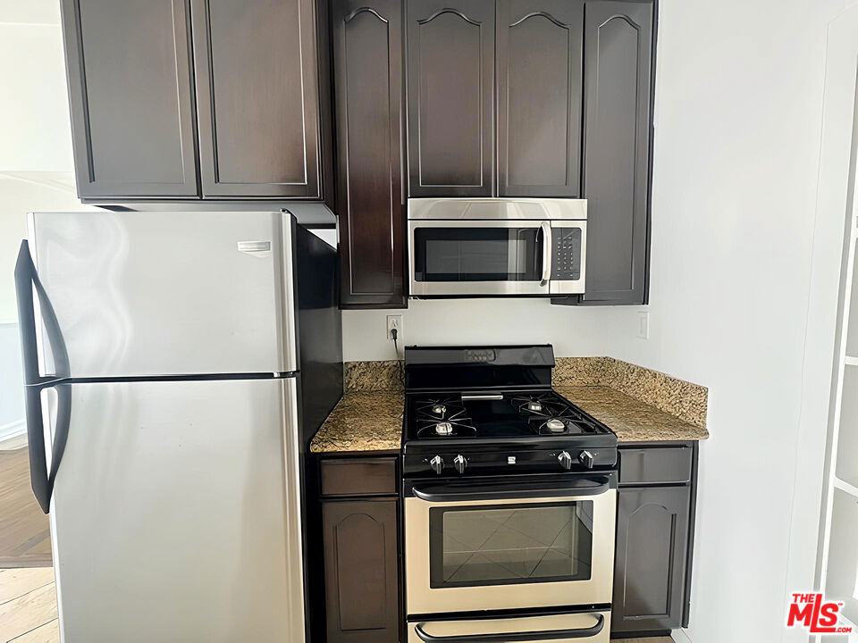1525 1/2 S Orange Grove Avenue - Photo 9