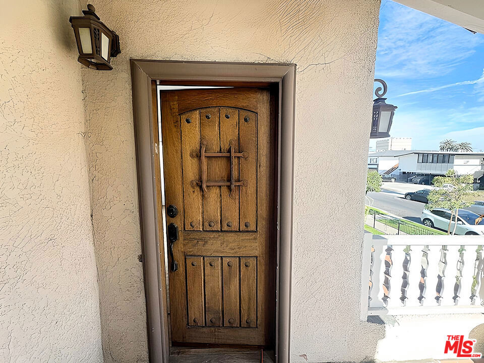 1525 1/2 S Orange Grove Avenue - Photo 1