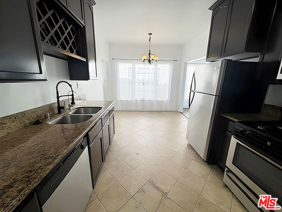 1525 1/2 S Orange Grove Avenue - Photo 8