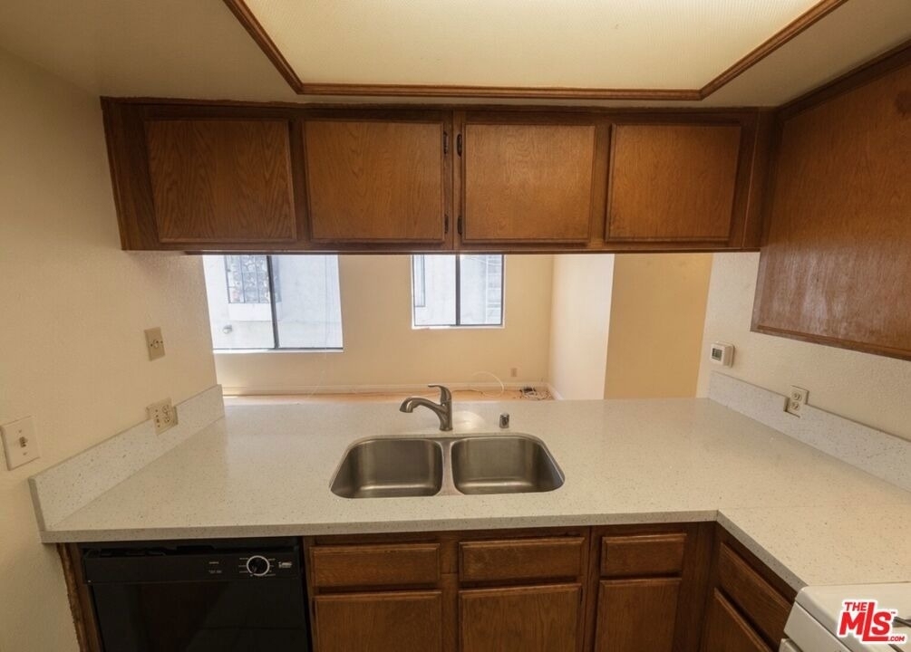 13406 Moorpark Street - Photo 8