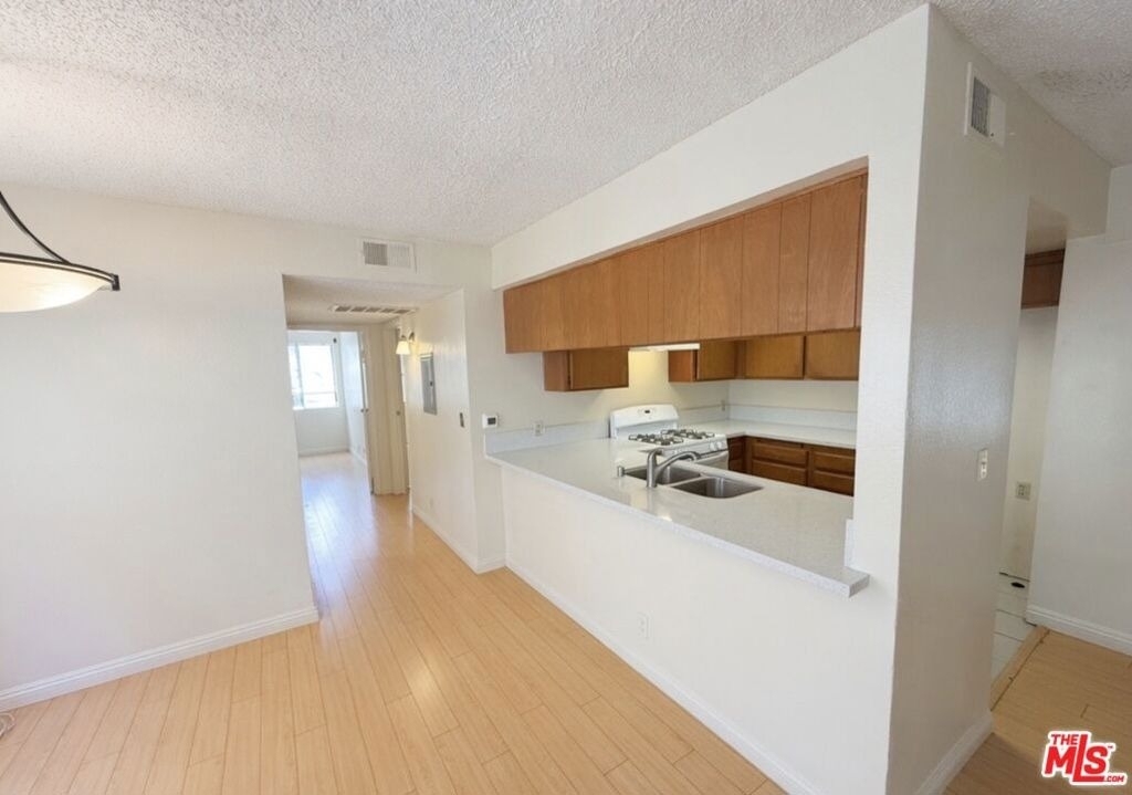 13406 Moorpark Street - Photo 6