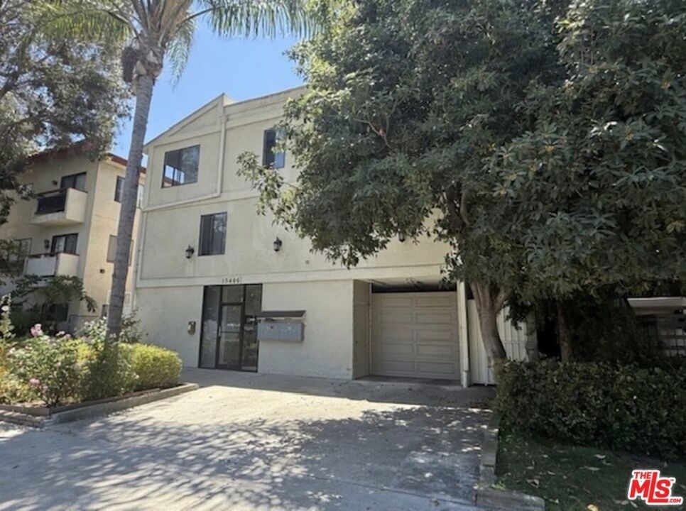 13406 Moorpark Street - Photo 0