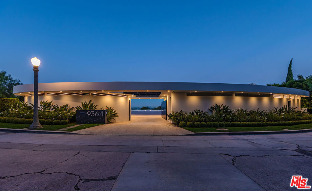 9364 Beverly Crest Drive - Photo 40