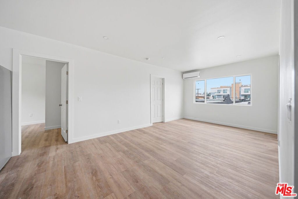 3020 W 12th Street - Photo 5