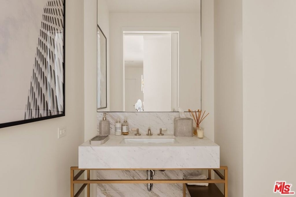 211 W Elm Court - Photo 9