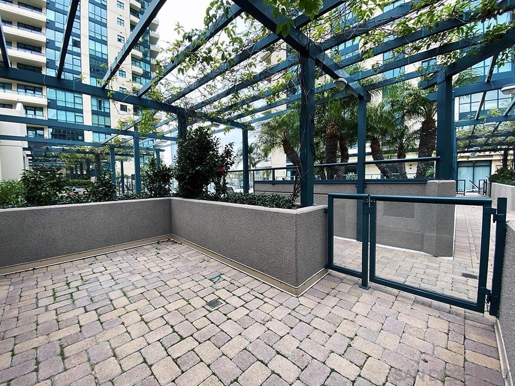 555 Front St - Photo 38