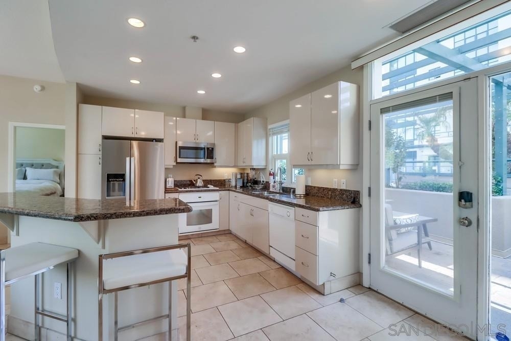 555 Front St - Photo 8