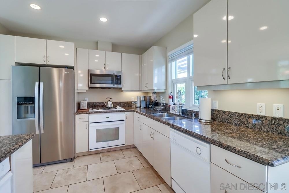 555 Front St - Photo 6