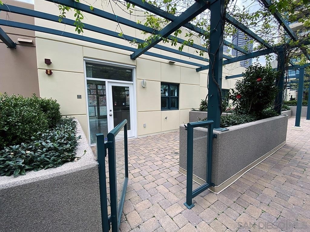 555 Front St - Photo 37