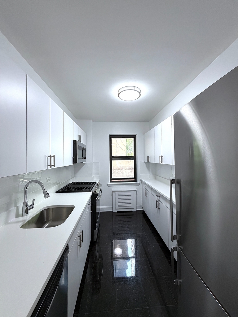 Beekman Place - Photo 1