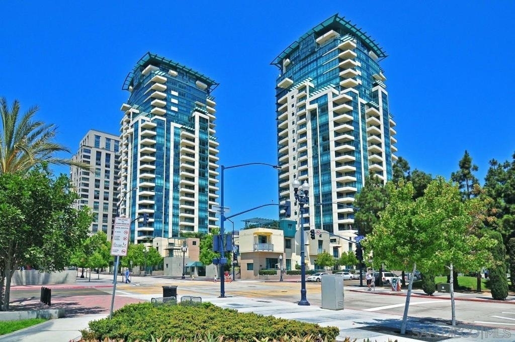 555 Front - Photo 70