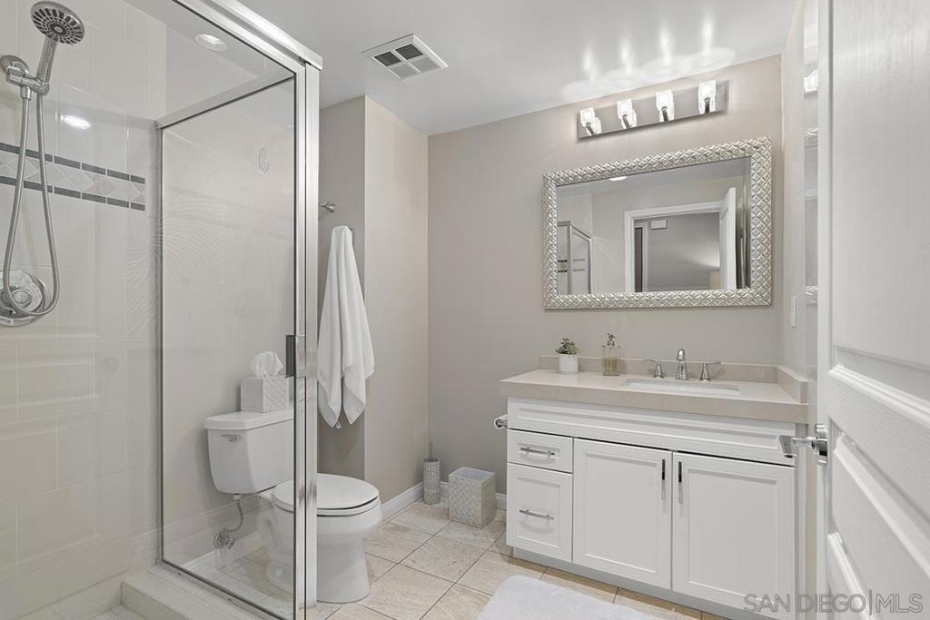 555 Front - Photo 22