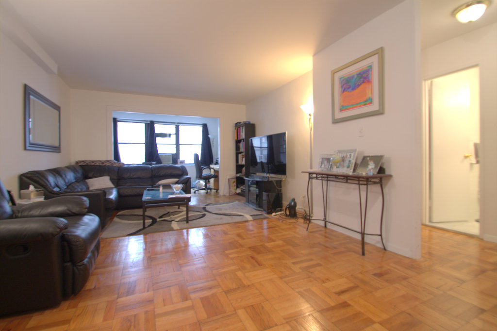 5th Avenue - Photo 0