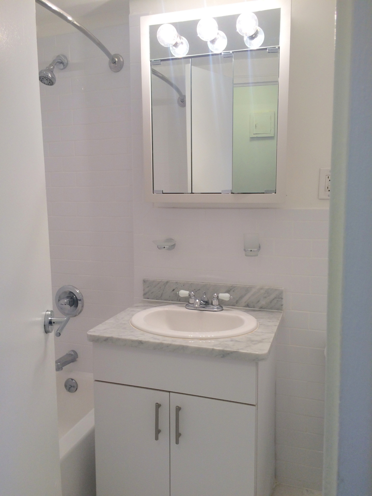 East 16th Street - Photo 5