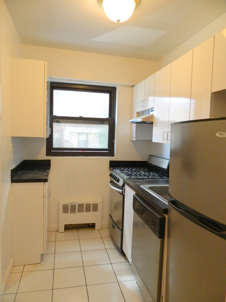 East 35th Street - Photo 5