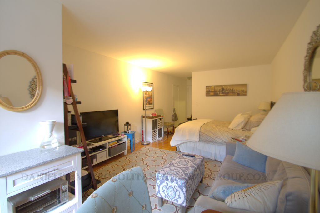 East 35th Street - Photo 2