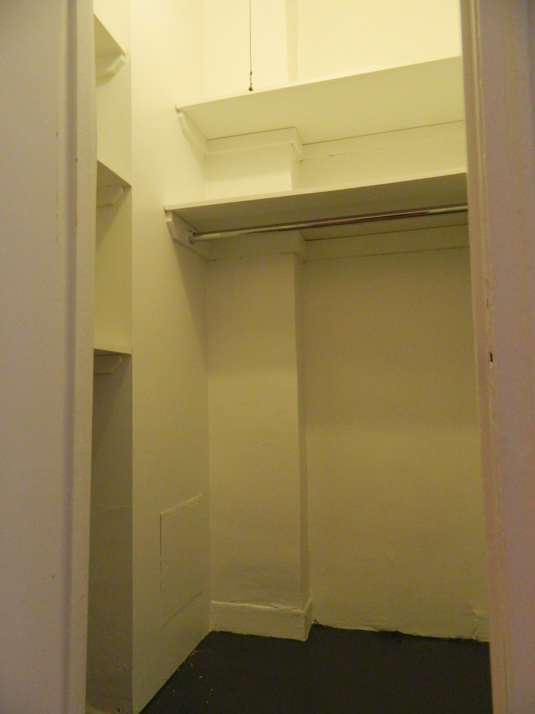East 46th Street - Photo 2