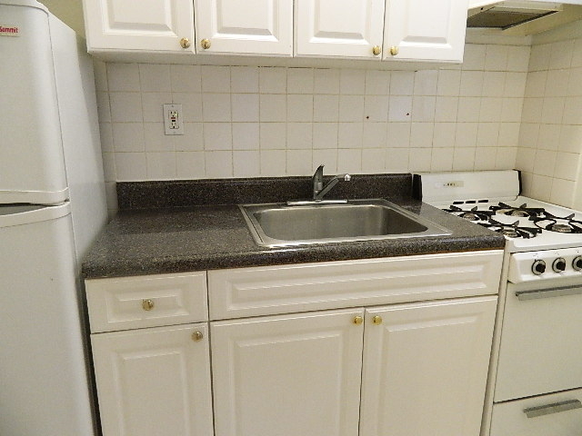 East 55th Street - Photo 4