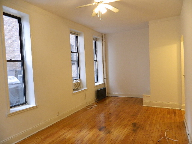 East 55th Street - Photo 5