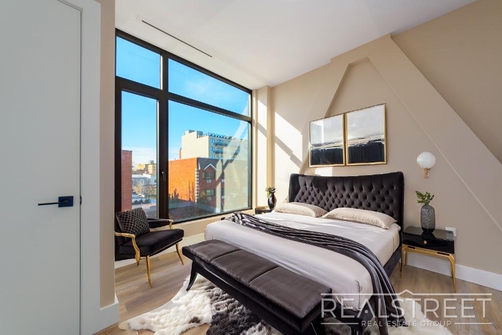 2801 Tilden Avenue - Photo 2