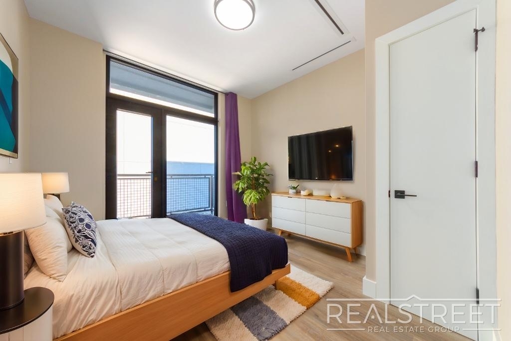 2801 Tilden Avenue - Photo 3