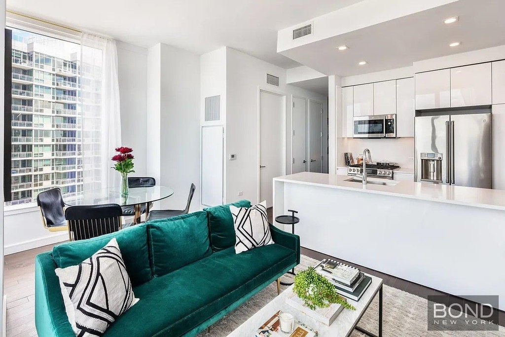 West 36th Street - Photo 2