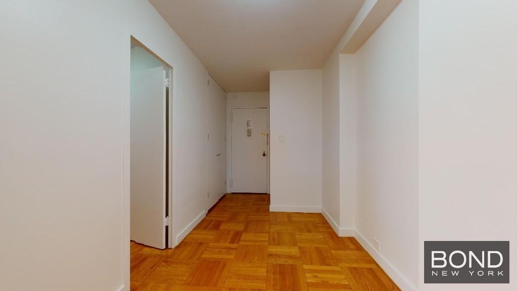 Fourth Avenue - Photo 1