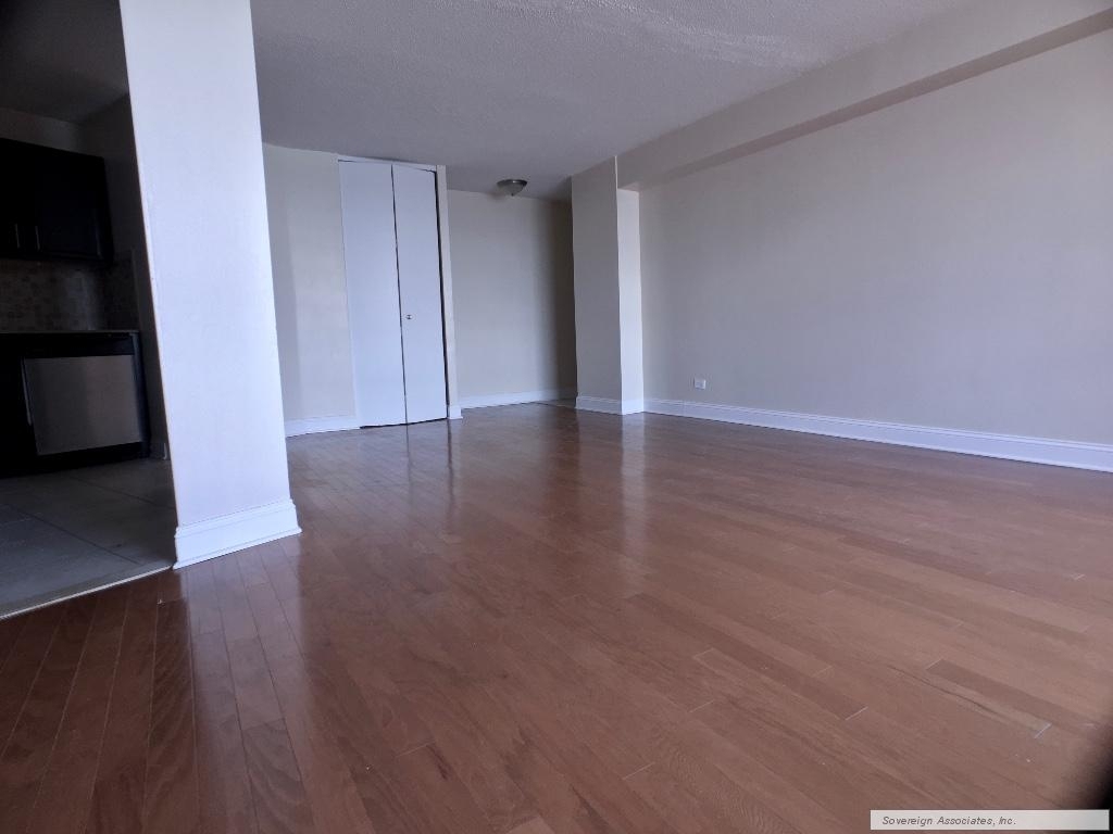 3333 Broadway - Photo 2