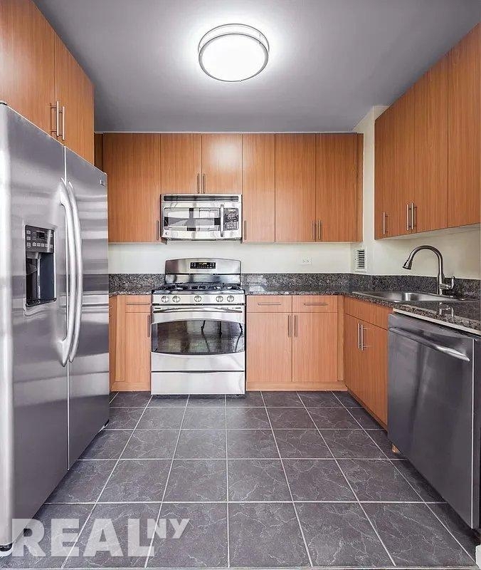 West 26th Street - Photo 3
