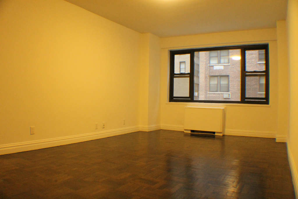 East 56th Street - Photo 5