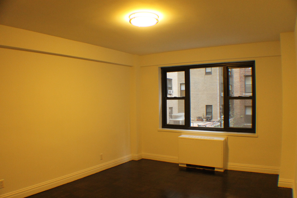East 56th Street - Photo 3