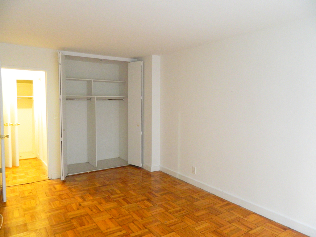 East 56th Street - Photo 6