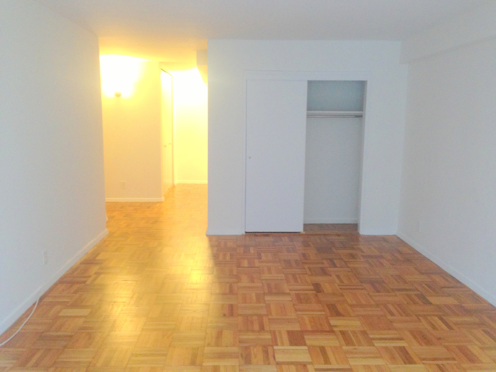 East 56th street - Photo 6